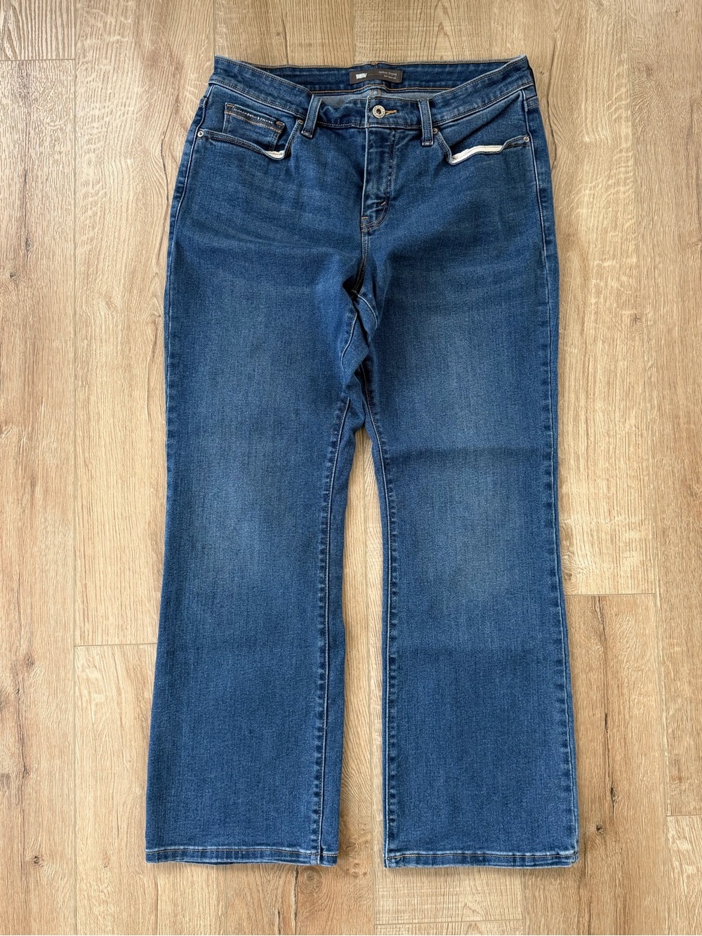 Levi’s 512 Perfectly Shaping Bootcut Jeans Medium Wash Stretch Denim